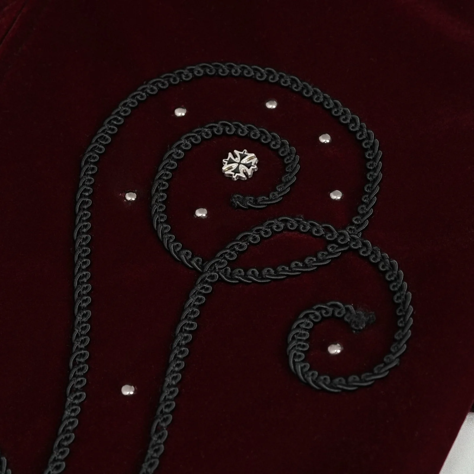 Bloodmoon Aristocrat Tailcoat - Image 11